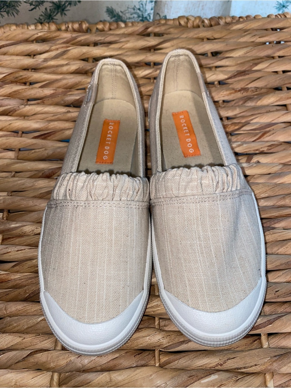 Rocket Dog Beige Neutral Canvas Slip On Casual Sneakers Shoes Women's Size 6.5